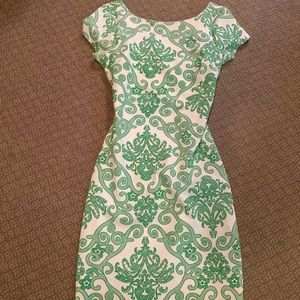 Cute white and green dress! Fits so cute on!